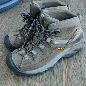 KEEN Targhee II Mid Waterproof Hiking Boots